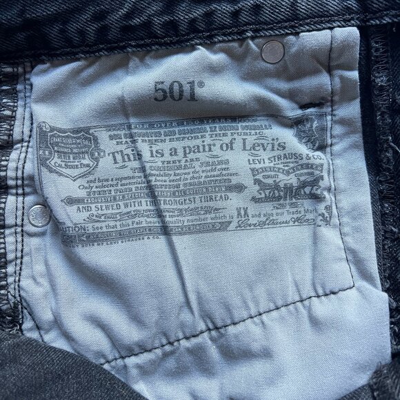 Levi's 501 original high rise denim shorts, black, size 25 - Picture 7 of 7